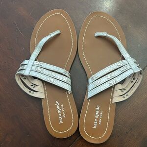 Never worn Kate spade silver leather sandals flip flops size 8